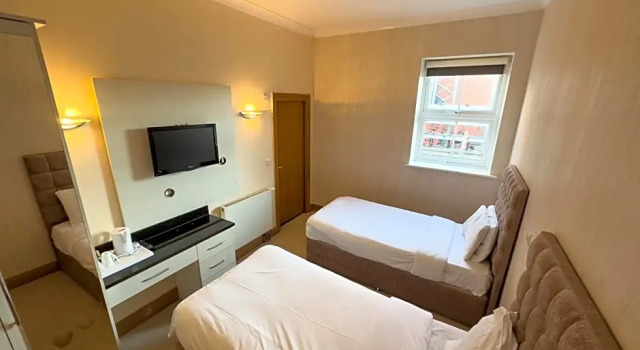 Номер Standard Baylis Park Hotel