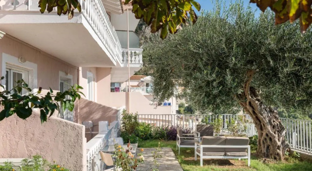 Полулюкс Odysseus Hotel