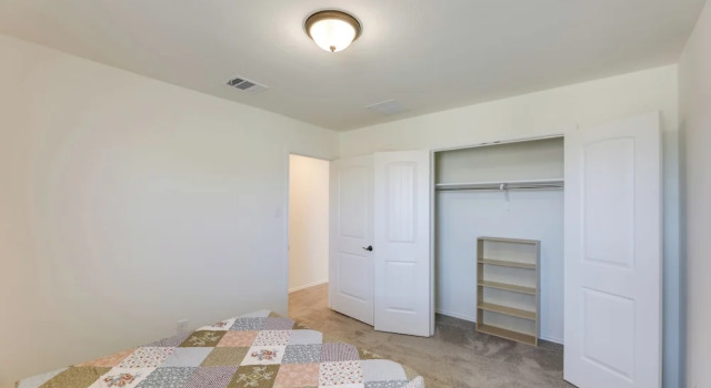 Коттедж с 4 комнатами Manor Vacation Rental w/ Yard: 17 Mi to Austin!
