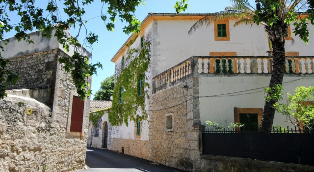 Cosy Finca With big Private Swimming Pool Very Centrally Located on the Island, Book Hotel Inca Majorca