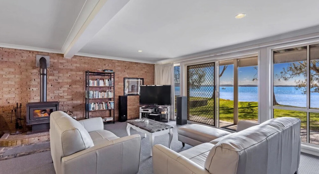 Sandranch, 123 Foreshore Drive