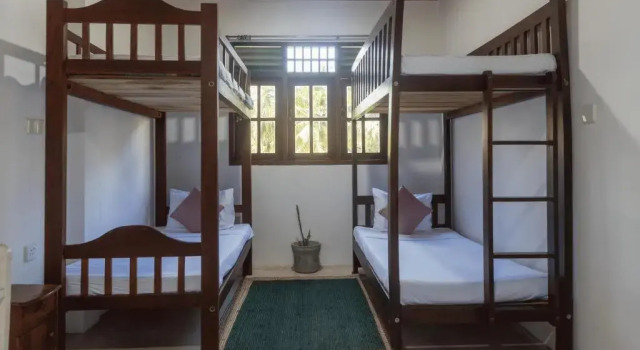 Кровать в общем номере Surf and Zen - Coworking and Coliving Habaraduwa