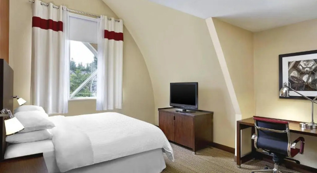 Номер Standard Four Points by Sheraton Surrey