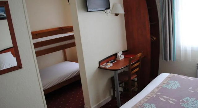Liman manzaralı Standart dört kişilik aile oda Inter-Hotel Le Goelo