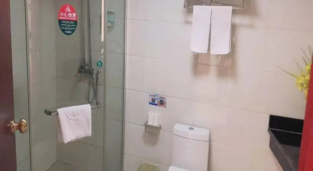 Двухместный номер Standard GreenTree Inn Hefei East Wangjiang Road CTCE Express Hotel