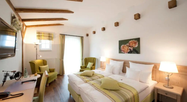 Двухместный номер Standard с балконом Hotel im Golfpark Strelasund