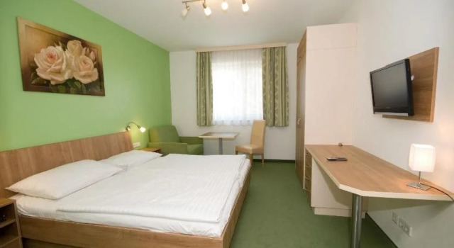 Hotel Bauer, Book Hotel Hotels in Vienna surrounding with Parking, Parking