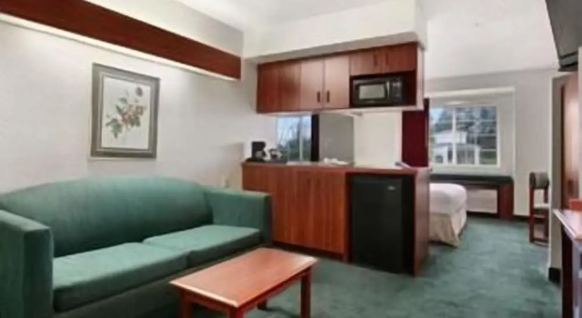 Двухместный люкс Microtel Inn & Suites by Wyndham Kannapolis/Concord
