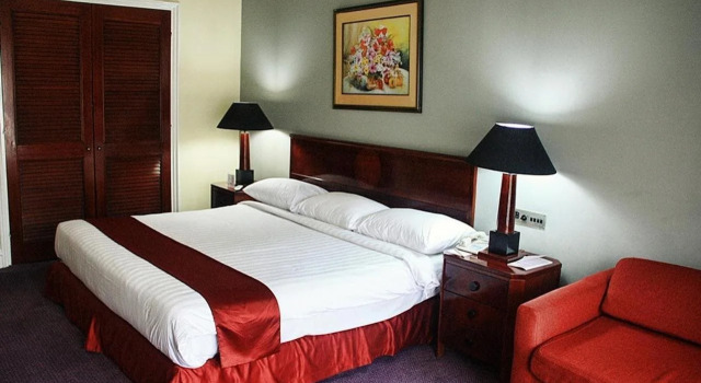 Surabaya Suite Hotel, Book Hotel 4-stjernede hoteller i Surabaya, nær Tunjungan Mall, 4*