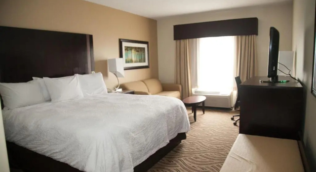 Трёхместный люкс Hampton Inn & Suites Alpharetta-Windward
