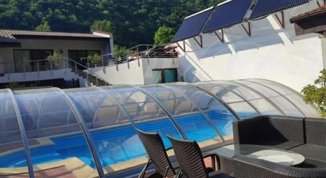Pension Jojo, Varaa Hotelli Hotellit Carpathians - Romania uima-altaalla, Uima-allas