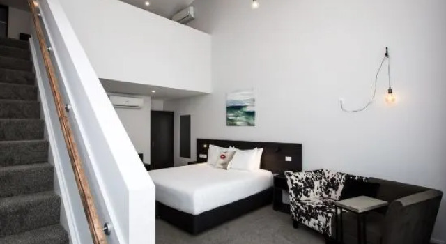 Семейный номер Standard с балконом Knox International Hotel and Apartments