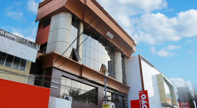 OYO 5643 Hotel Malabar Plaza