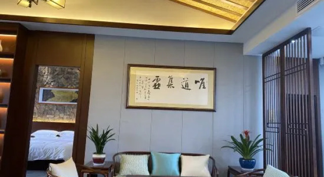 Люкс Grand Fuyang Huaiwang Bieyuan Homestay (Raozhou Ancient Town Branch)