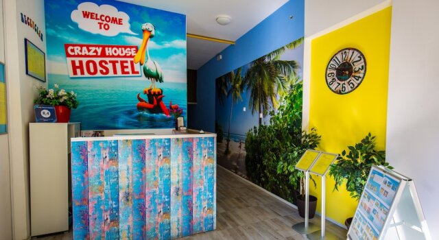 Crazy House Hostel, Забронировать Хостел Пула Pula Riviera, рядом с Амфитеатр Пулы