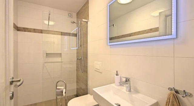 Sara, Rezerwuj Hotel Hotele w Crklada z basenem, Basen