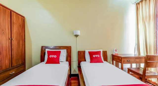 Standard Twin room OYO 91036 Hotel Simpang Lima Gkpri
