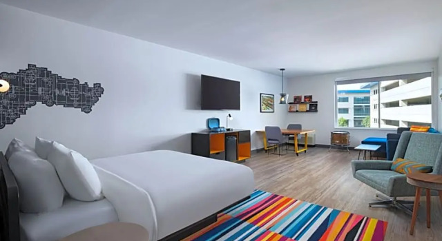 Люкс с видом на бассейн Aloft by Marriott Austin Southwest