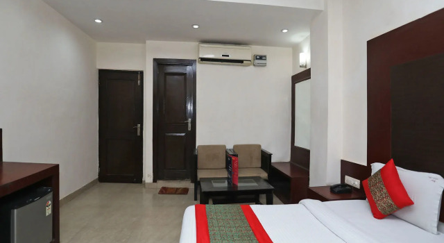 OYO 512 Hotel Aman Inn, Забронировать Отель Отели Нью-Дели с бассейном, рядом с Рынок Садар-Базар, Бассейн