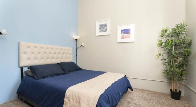 One Bed Loft Apartment with great wifi!, Забронировать Апартаменты/квартира Отели Денвера с бассейном, рядом с Бейсбольный стадион «Курс-филд», Бассейн