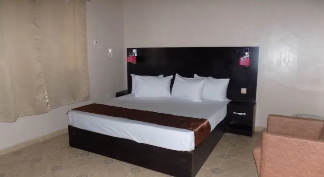 Posh Apartments Bussiness Hotel, Varaa Huoneisto Hotellit Lagos pysäköinnillä, Pysäköinti
