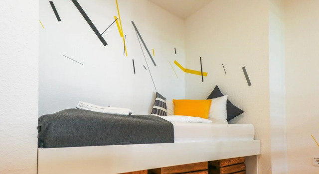 Designer hostel room for 2, Забронировать Хостел Отели Мангейма с парковкой, рядом с Ратуша Мангейма, Парковка