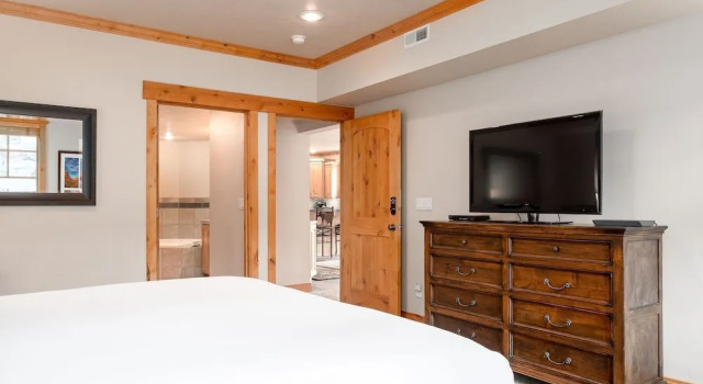 Town Pointe C201 3 Bedroom Condo by RedAwning, Забронировать Апартаменты/квартира Парк-Сити Deer Valley - The Canyons, рядом с Горнолыжный подъемник First Time Lift