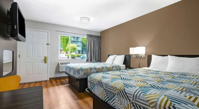 Четырёхместный номер Standard Motel 6 Portland, OR - Downtown
