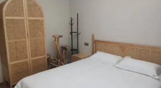Люкс с 3 комнатами с балконом и с видом на озеро Yuexing Tinghuyuan Guesthouse