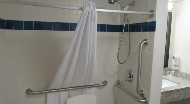 Номер Standard AmericInn by Wyndham Menominee
