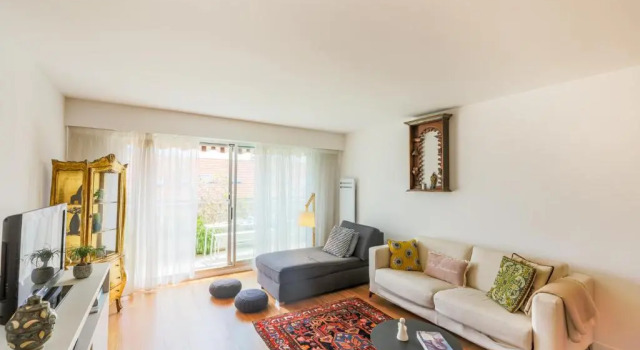 LE FRANCIA II AP4197 By RIVIERA HOLIDAY HOMES, Забронировать Отель Ницца Приморские Альпы, рядом с Набережная Соединенных Штатов