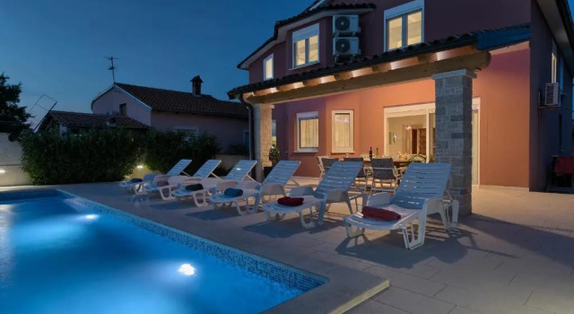 Holiday Home Nikol, Забронировать Отель Пула Pula Riviera, рядом с Пляж База