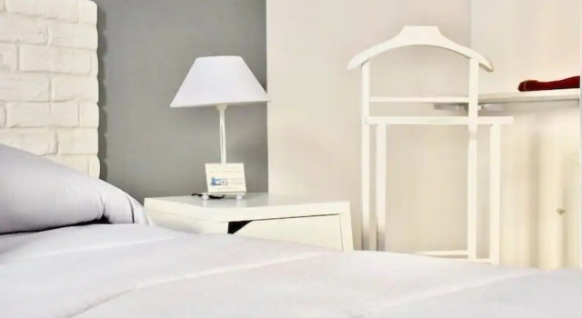 Четырёхместный номер Standard с балконом B&B LOrlando Furioso