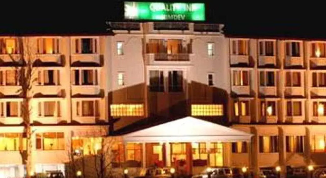 Quality Inn Himdev, Забронировать Отель Отели Шимлы с парковкой, рядом с Площадь Ридж в Шимле, Парковка
