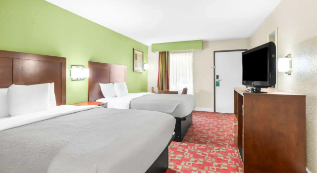 Четырёхместный номер Standard Quality Inn Selma - Smithfield