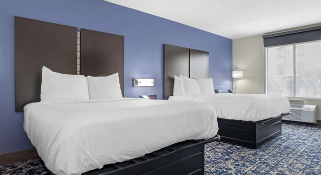 Четырёхместный номер Standard Best Western Canton Inn