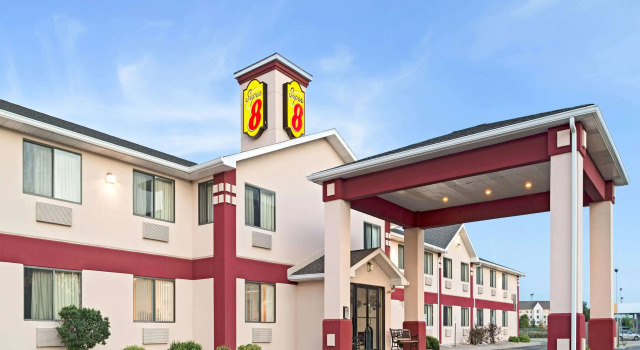 Super 8 by Wyndham Omaha Eppley Airport/Carter Lake, Rezerwuj Hotel Hotele w Omaha z basenem, Basen