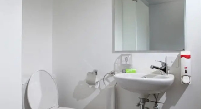 Двухместный номер Standard c 1 комнатой Whiz Hotel Cikini Jakarta