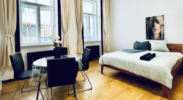 Cozy 2 Room Stay for 5 Near Stadthalle, Varaa Huoneisto Wien Itävalta