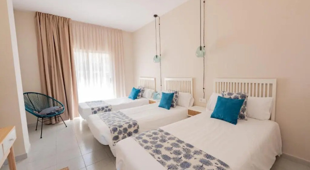 Трёхместный номер Standard Hotel Aubí