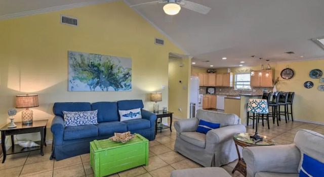 Walk to Galveston Beach: Coastal Escape w/ Yard