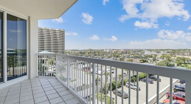 Номер Standard с 4 комнатами с балконом Silver Beach Towers 506w 4 Bedroom Condo by RedAwning