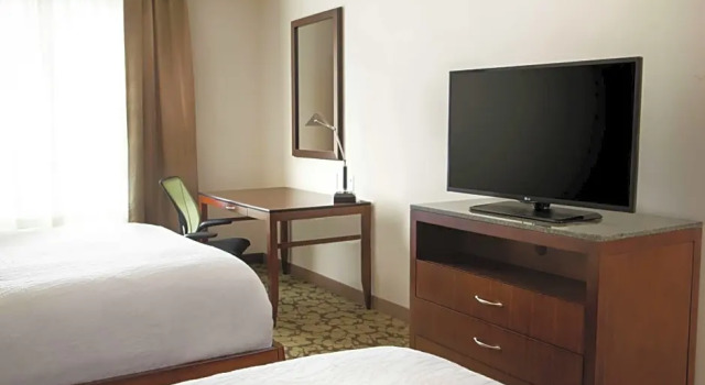 Четырёхместный номер Premium Hilton Garden Inn Bettendorf/ Quad Cities