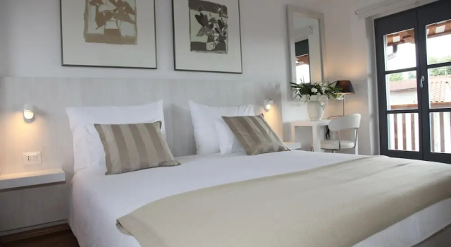 Двухместные апартаменты с балконом и с красивым видом из окна Boutique Hotel Dvor