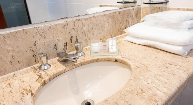 Трёхместный номер Deluxe Hotel Carlton Plaza