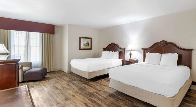 Четырёхместный номер Standard Best Western Plus Steeplegate Inn