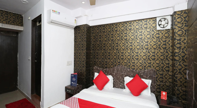 OYO 18782 Hotel Mannat