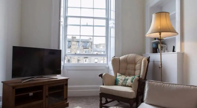 1 Bedroom Apartment In Edinburgh's New Town, Забронировать Апартаменты/квартира Новый город Эдинбург, рядом с Железнодорожный вокзал Эдинбург-Уэверли
