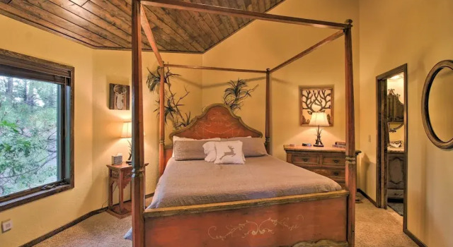 Centrally Located: Lavish Pinetop Paradise!, Забронировать Дом для отпуска Пайнтоп-Лейксайд штат Аризона