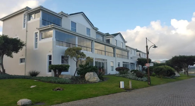 47 WhaleRock, Забронировать Отель Отели Херманус 4 звезды, рядом с Mediclinic Hermanus, 4*